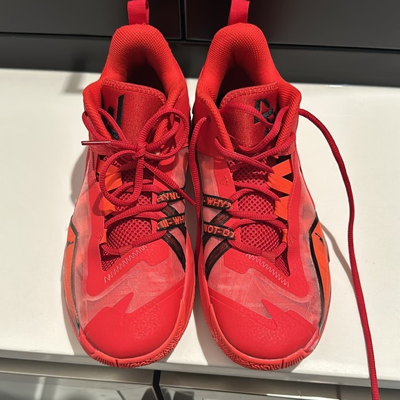 Nike Basketball/running shoes - Picture 2 of 3